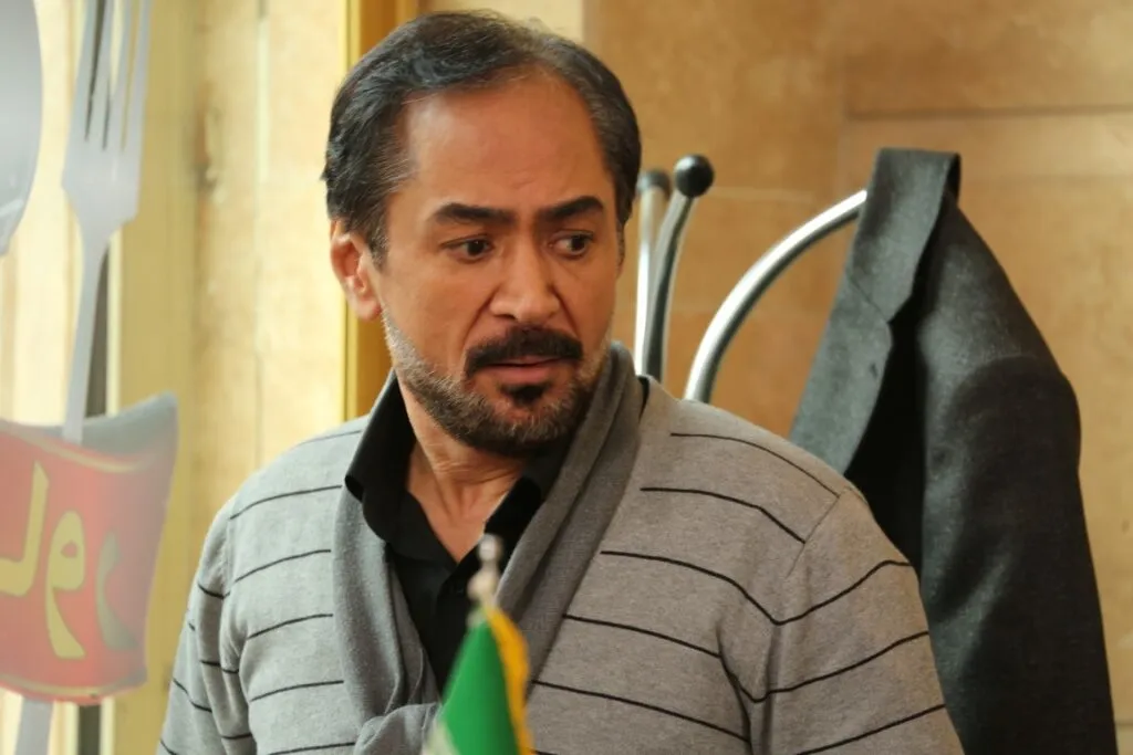 محمد حاتمی در نقش منصور خرسند (عموی یلدا)